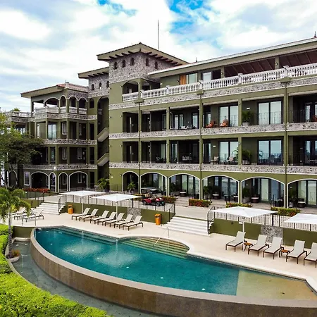 360 Splendor 202-Ocean View Condo-Breakfast Included!